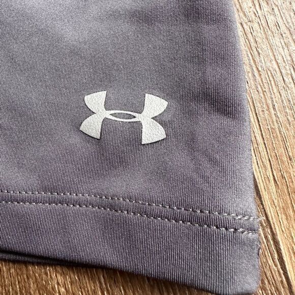 Under Armour Racer Tank Heatgear
Racer Tank Top - Womens size M - Harbo… - Picture 15 of 16